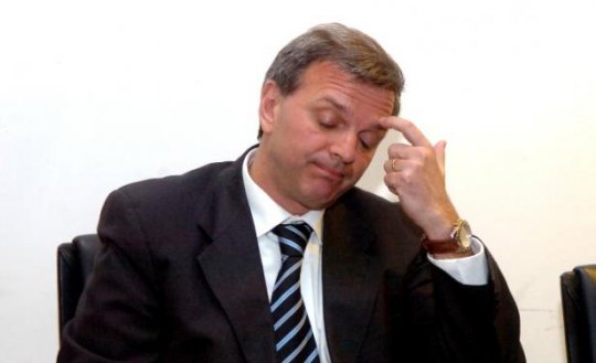 Renuncia de Sebastián Bauzá a la AUF