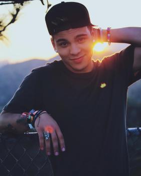Cuanto sabes sobre "SEBASTIAN VILLALOBOS"